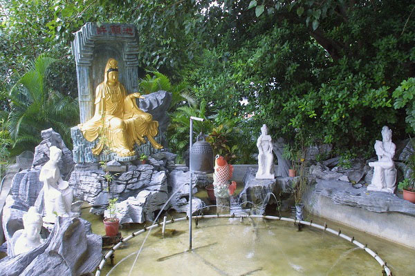 Fo Guang Shan - Wishing Pond